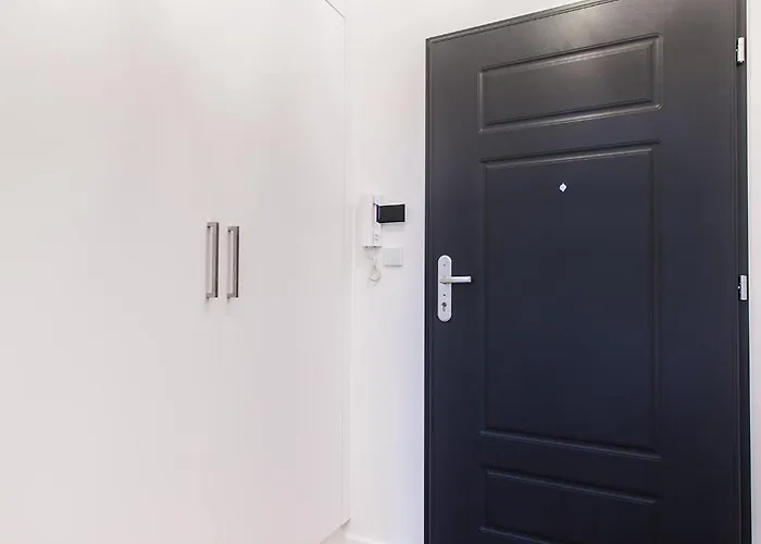 Beautiful Diamond - 10 Min Walk To Market Square!