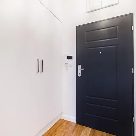 Beautiful Diamond - 10 Min Walk To Market Square!